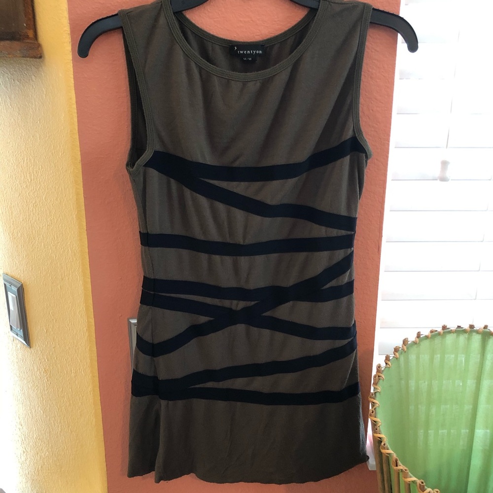 Forever 21 - XXI - Sleeveless Banded Shirt